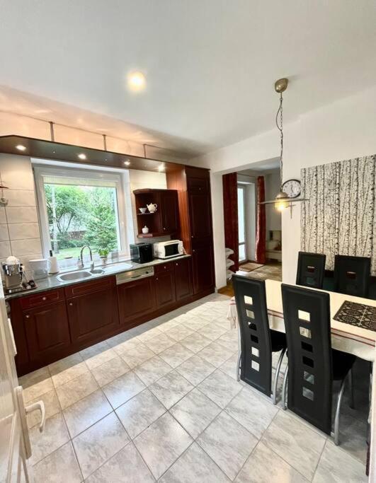 Beautiful Villa With Garden In Milanowek 外观 照片