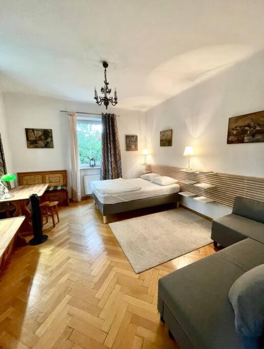 Beautiful Villa With Garden In Milanowek 外观 照片