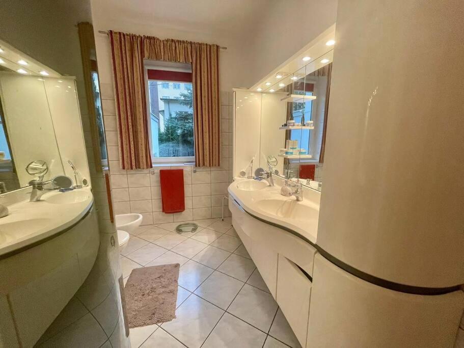 Beautiful Villa With Garden In Milanowek 外观 照片